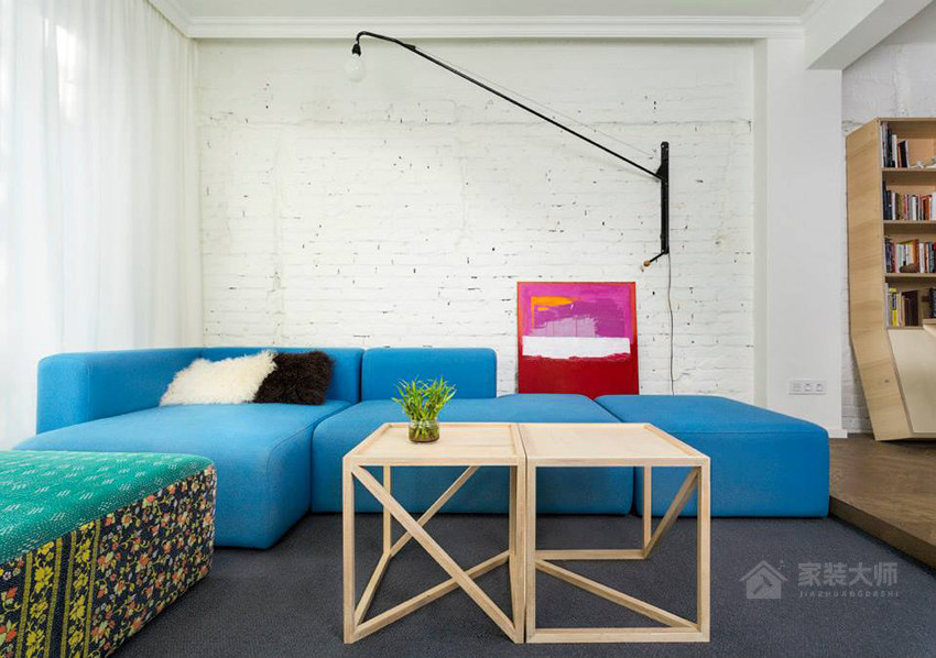 客厅蓝色沙发效果图