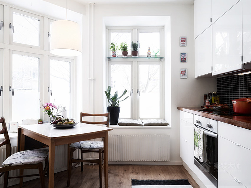 瑞典17坪深色公寓改造装修效果图