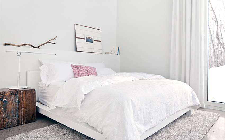 現代簡約臥室白色雙人床圖片