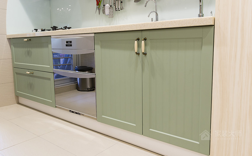 现代厨房绿色橱柜门板展示图
