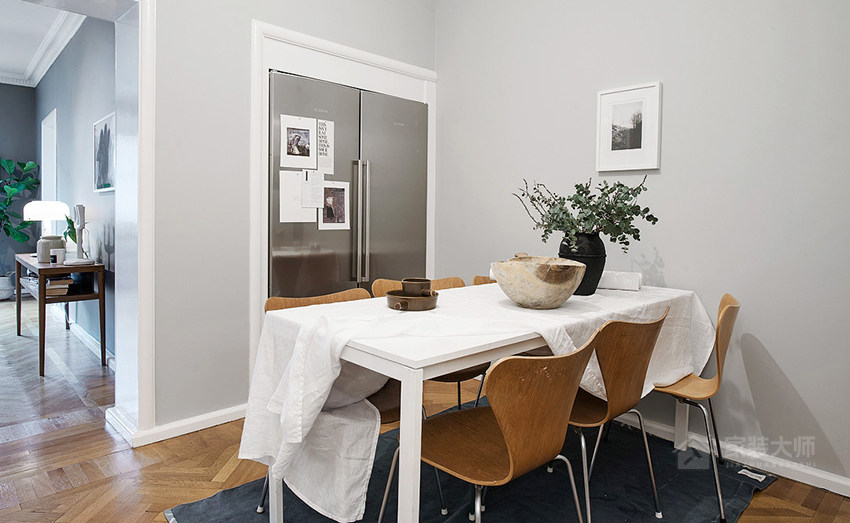 现代时尚风格餐厅家庭餐桌椅图片