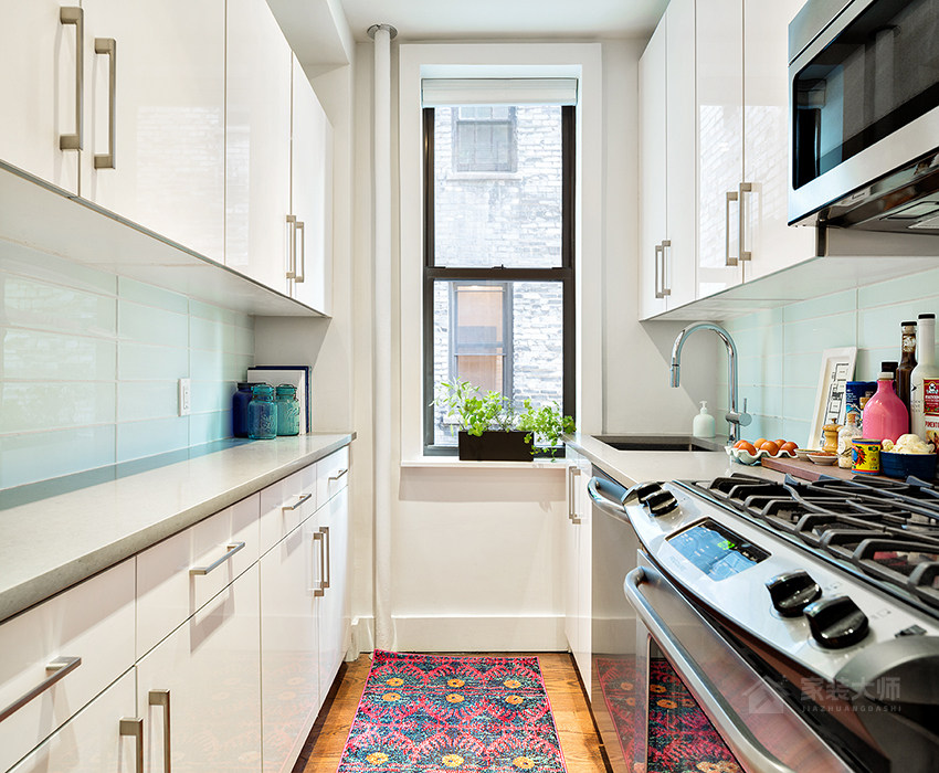 现代精致厨房白色橱柜门板图片