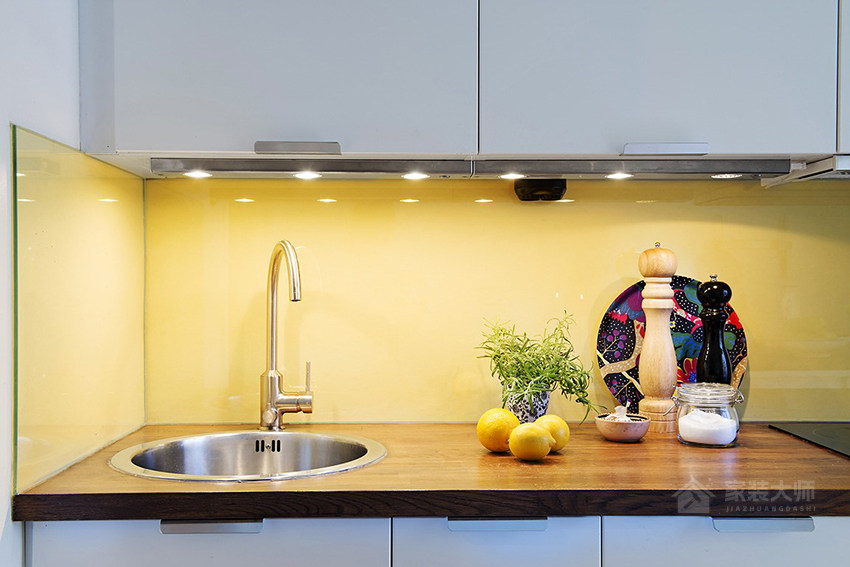 现代简约厨房橱柜原木色台面效果图
