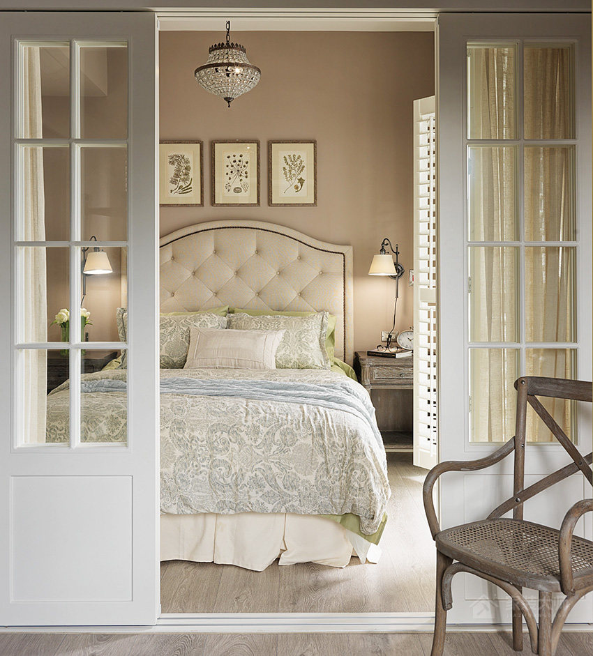 美式古典风卧室双人床展示图