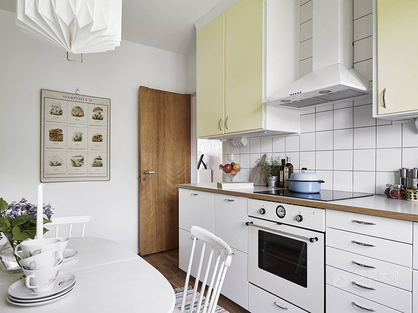 現代小清新廚房白色簡約櫥柜門板圖片