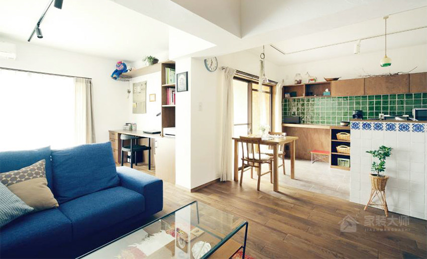 復古風公寓客廳藍色現代布藝沙發效果圖