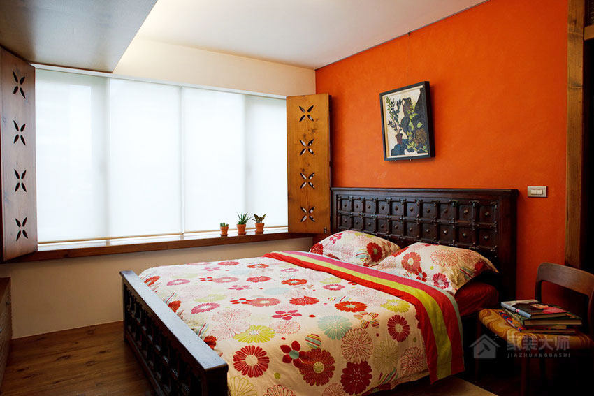 温馨Loft风公寓卧室实木床图片