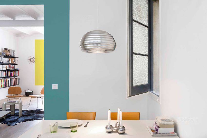 巴赛隆纳21坪活力色彩现代公寓装修效果图