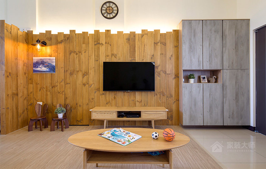 田园风格亲子宅客厅原木色电视墙展示图
