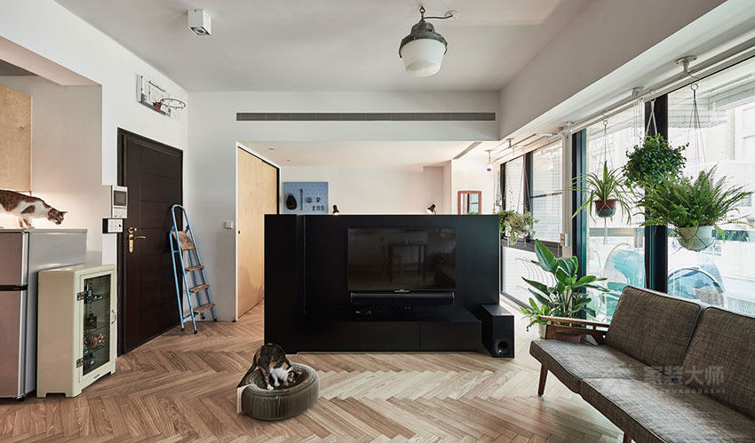現代客廳簡約黑色電視墻圖片