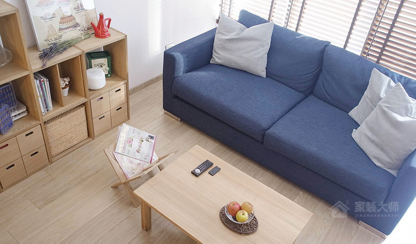 日式客廳現代藍色布藝沙發(fā)圖片
