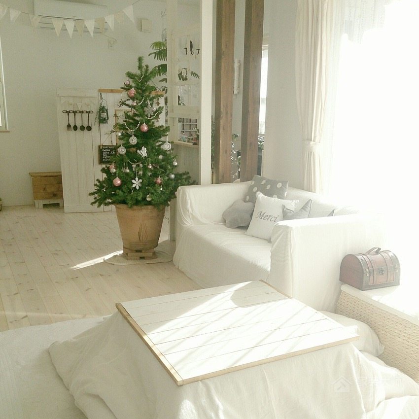 简约客厅现代布艺白色沙发图片