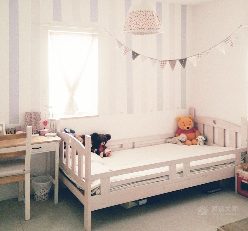 卧室白色儿童实木床图片