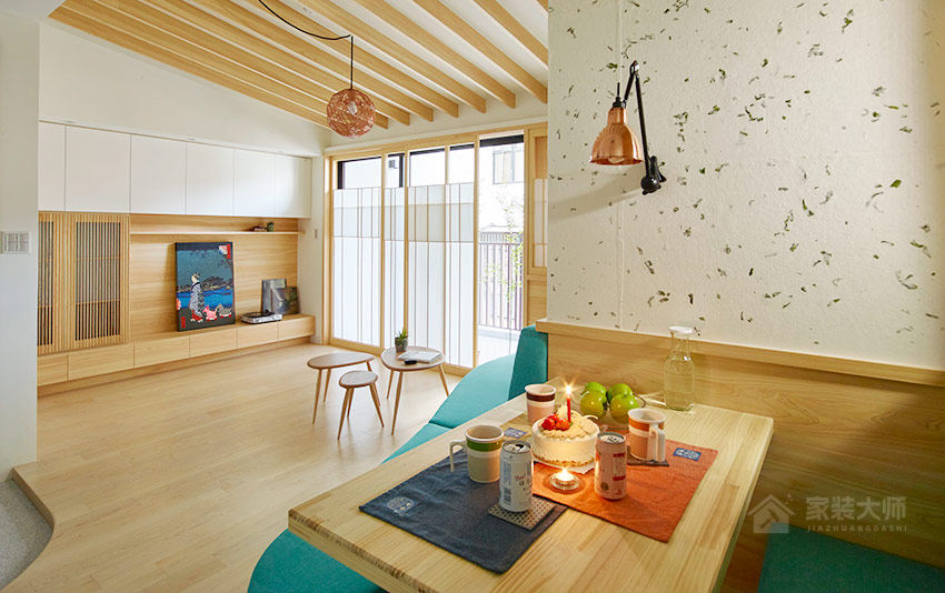 日式風格餐廳實木長餐廳圖片