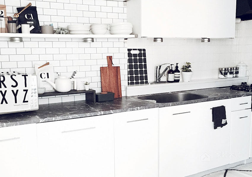 欧式厨房时尚白色橱柜图片