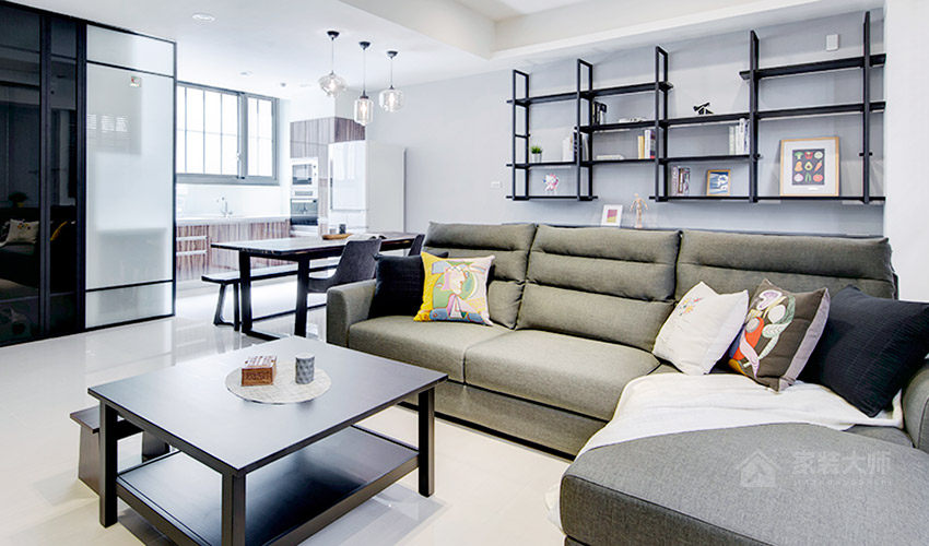 現代客廳灰色沙發(fā)圖片