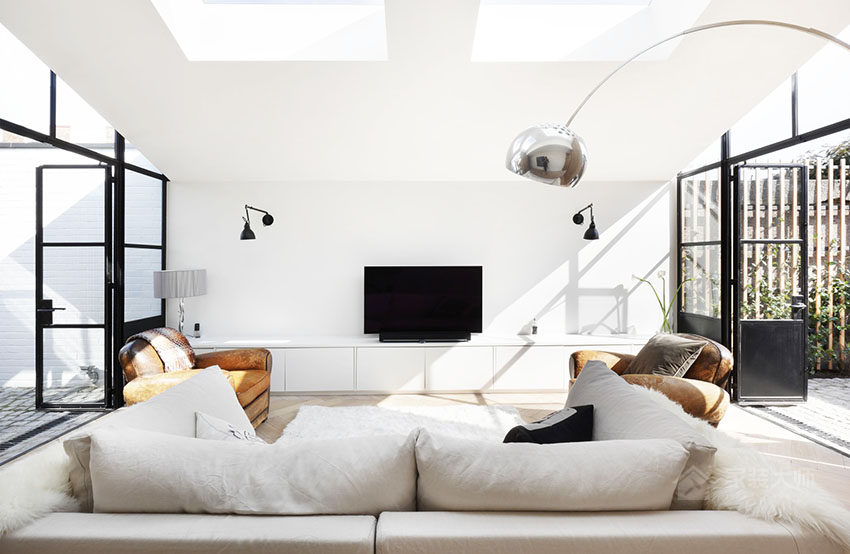 現代客廳白色電視墻圖片