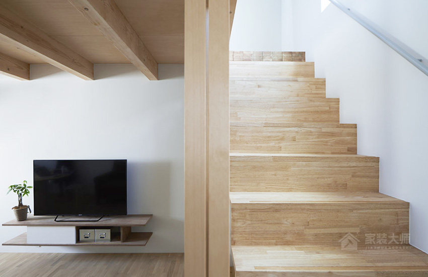 日式原木色過道樓梯圖片