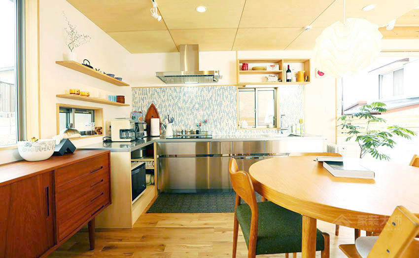 现代厨房原木色餐桌效果图