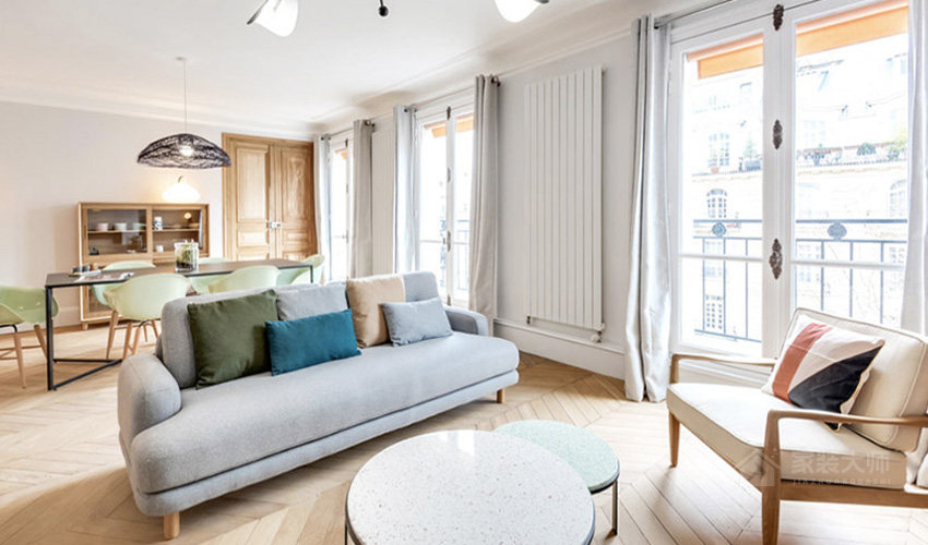 巴黎25 坪木质调清新开放式公寓装修效果图
