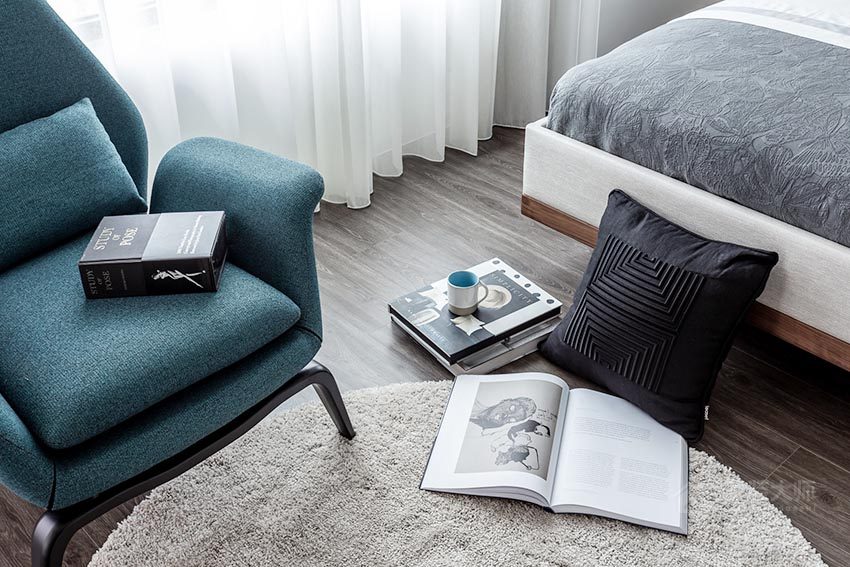 卧室北欧风单人蓝色沙发椅图片