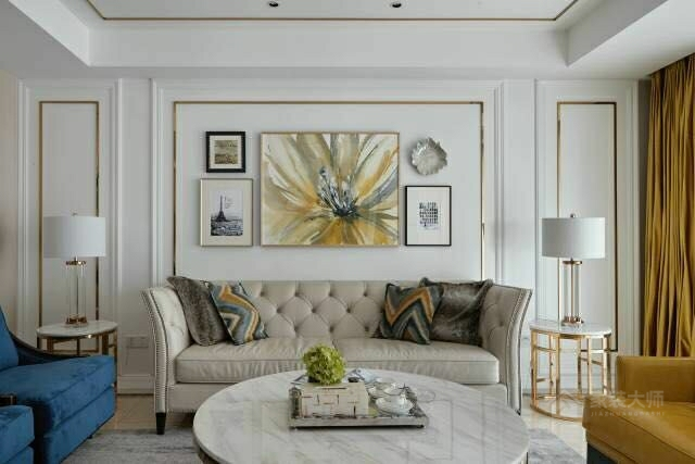 现代客厅米色皮质沙发图片