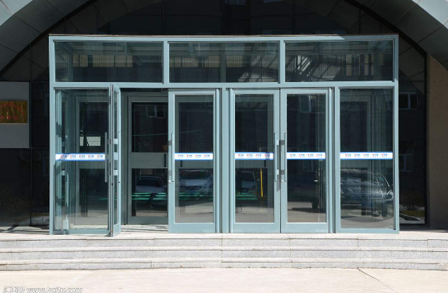 玻璃门安装的规范步骤有哪些？