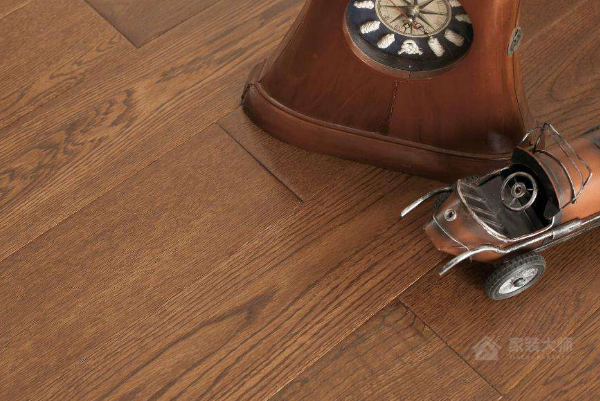 实木地板和复合地板哪个好？选购方法介绍