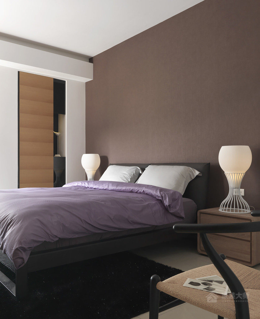 现代卧室双人床图片