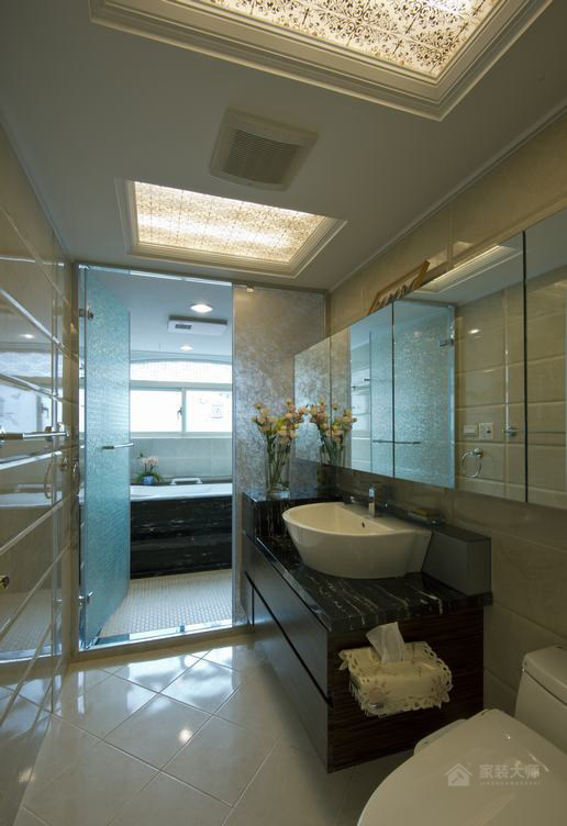 衛生間古典風(fēng)的大理石黑色浴室柜臺面圖片