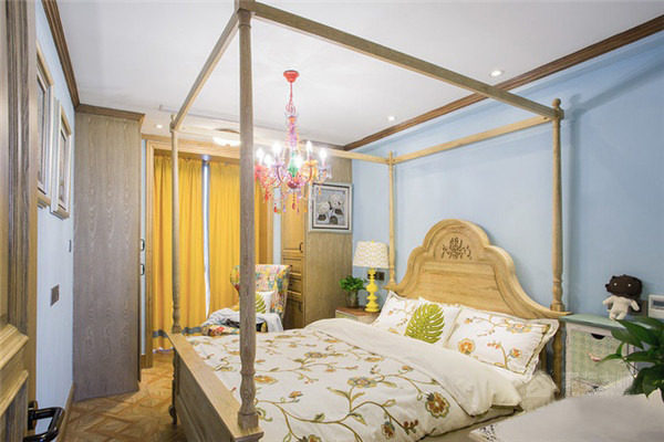 美式風(fēng)格臥室特色雙人床圖片