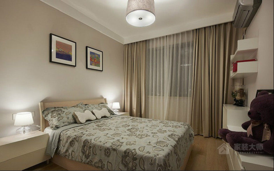 美式风格卧室米色窗帘图片