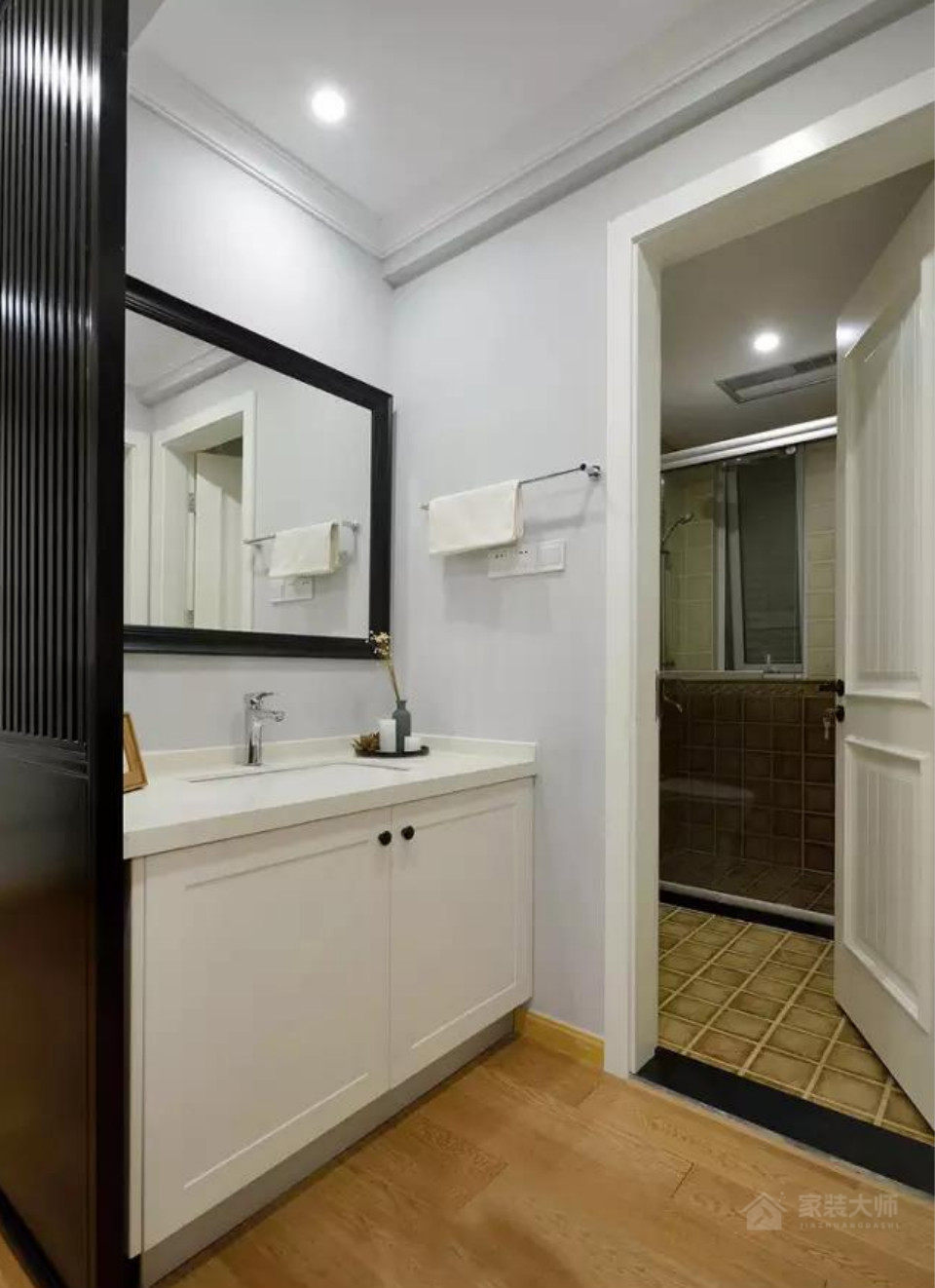 美式衛生間純白色浴室柜圖片
