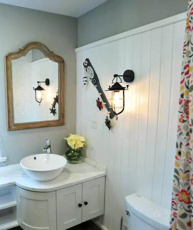 美式风格卫生间白色浴室柜效果图