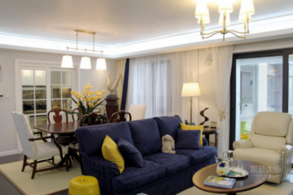 美式风格客厅蓝色沙发图片