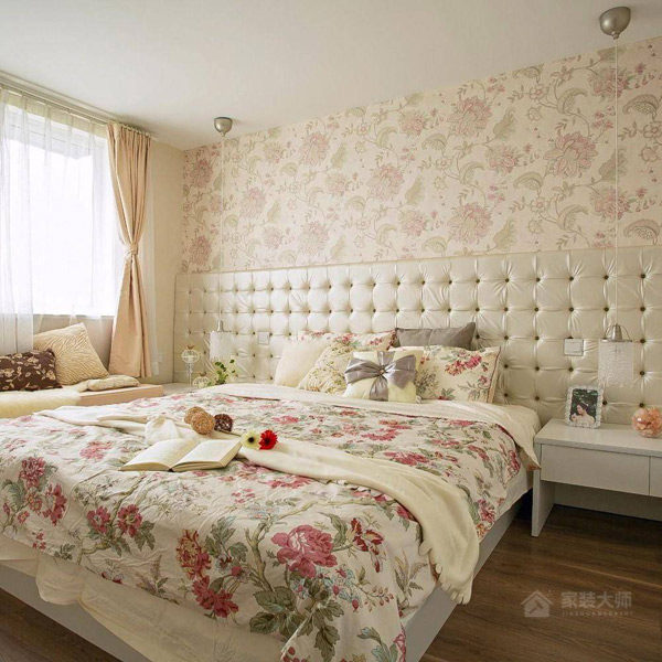 美式風格臥室雙人床圖片