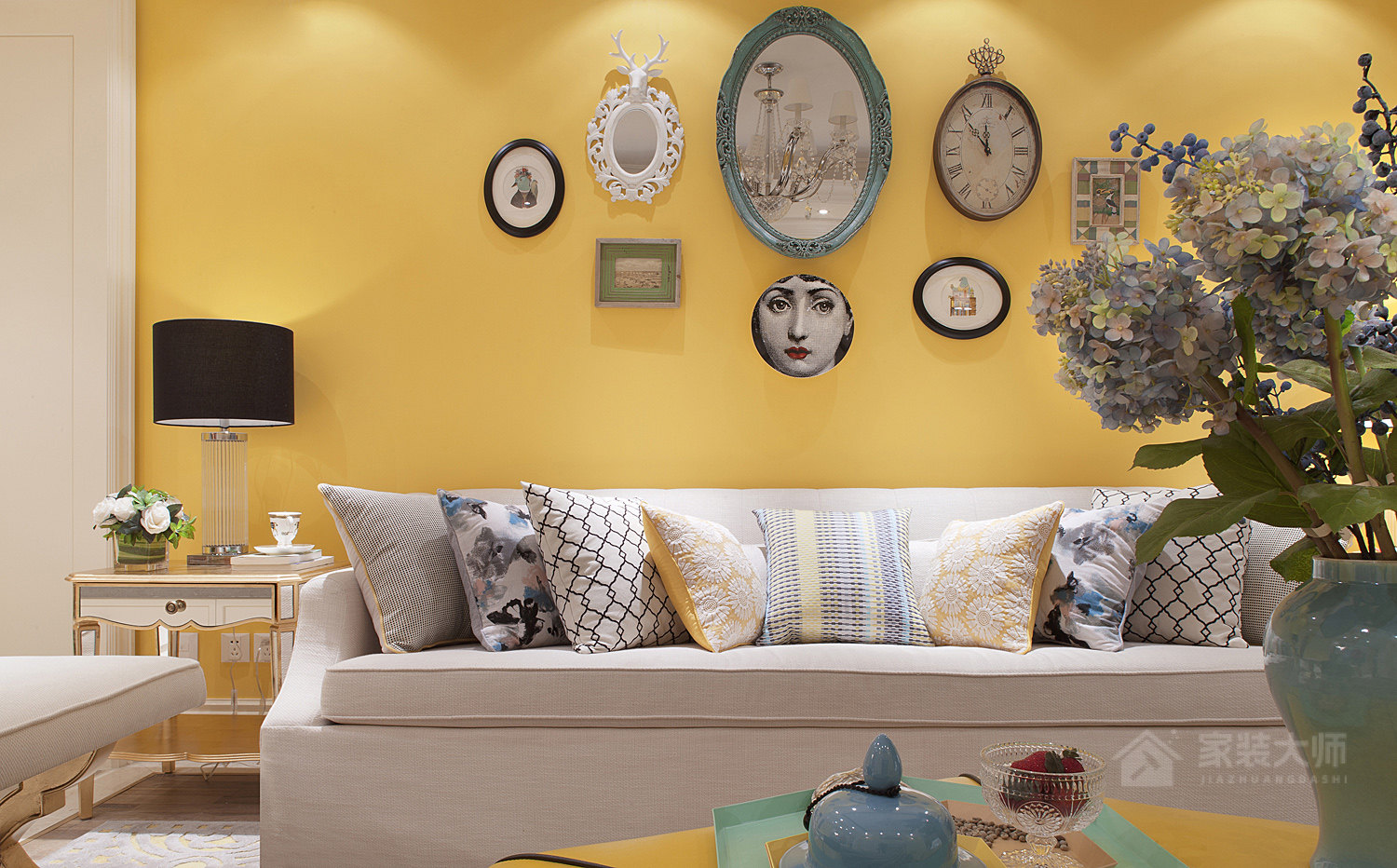 美式风格客厅米色沙发展示图