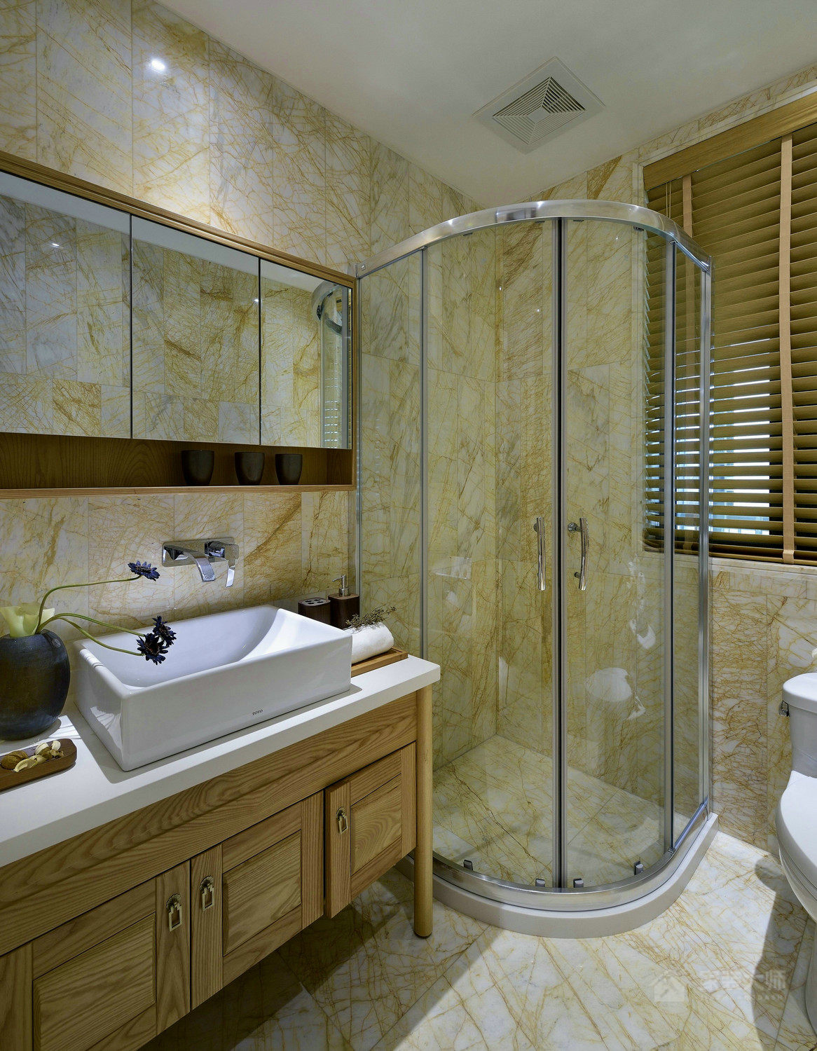 现代卫生间原木色浴室柜效果图