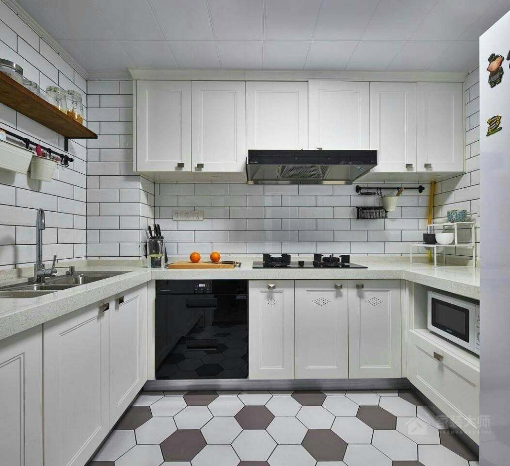 北歐風(fēng)白色廚房櫥柜圖片