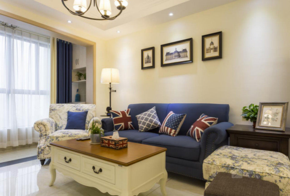 美式客廳藍色沙發(fā)圖片