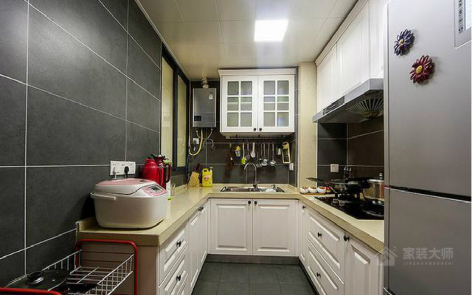 美式风格厨房白色橱柜图片
