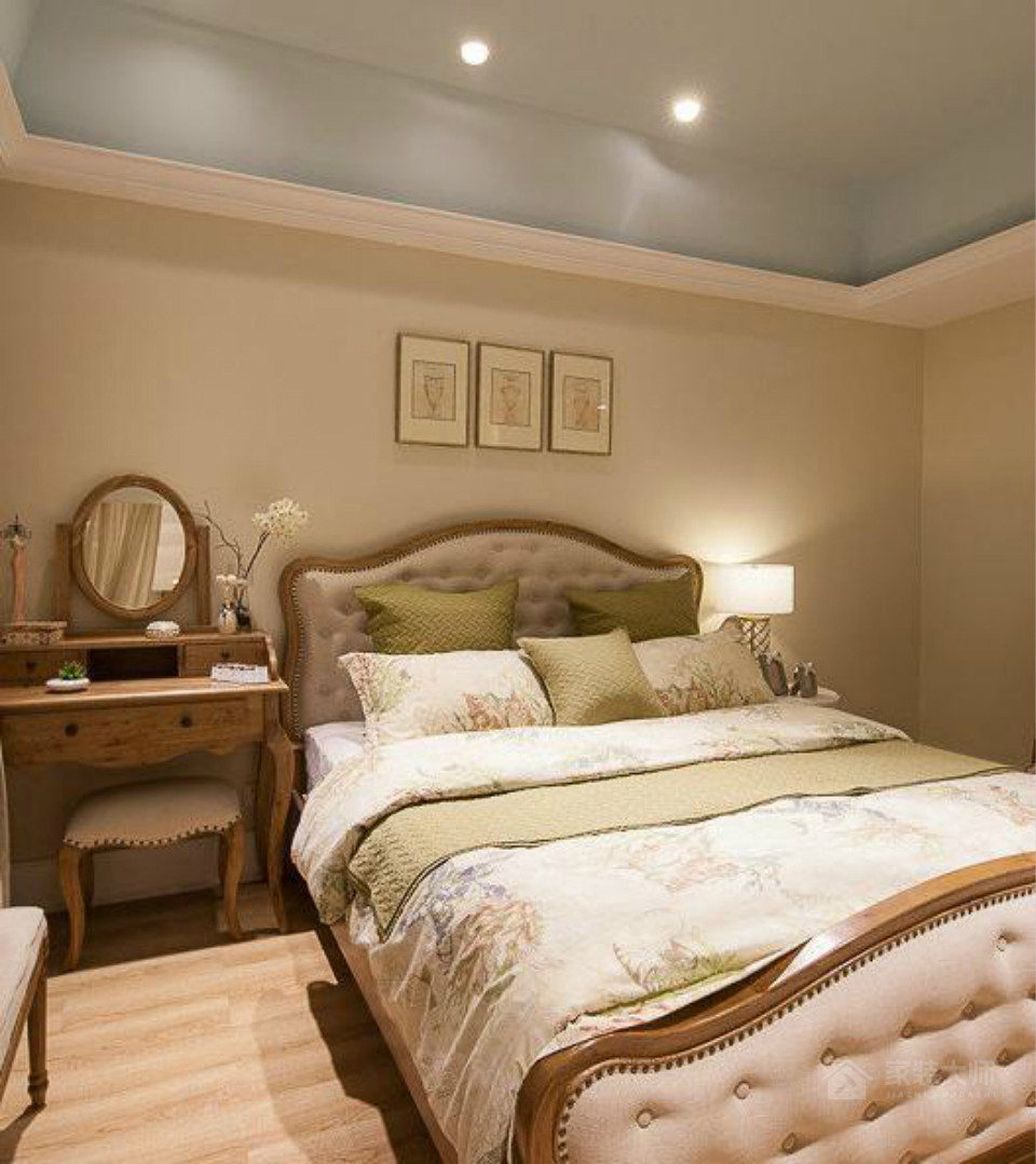 美式卧室双人床图片
