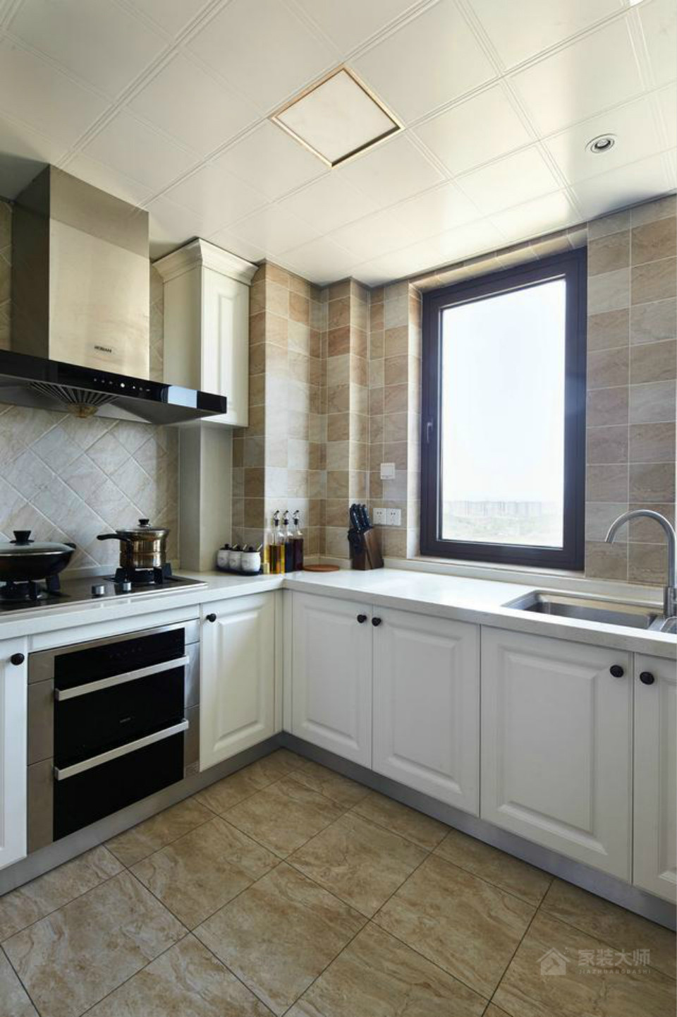 美式风厨房白色橱柜展示图
