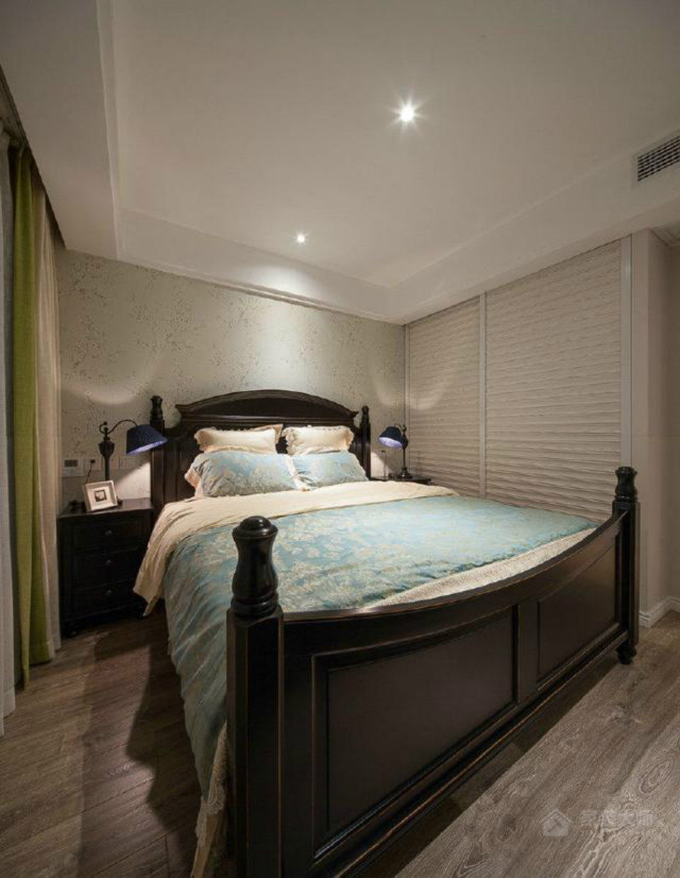 美式风格卧室双人床效果图