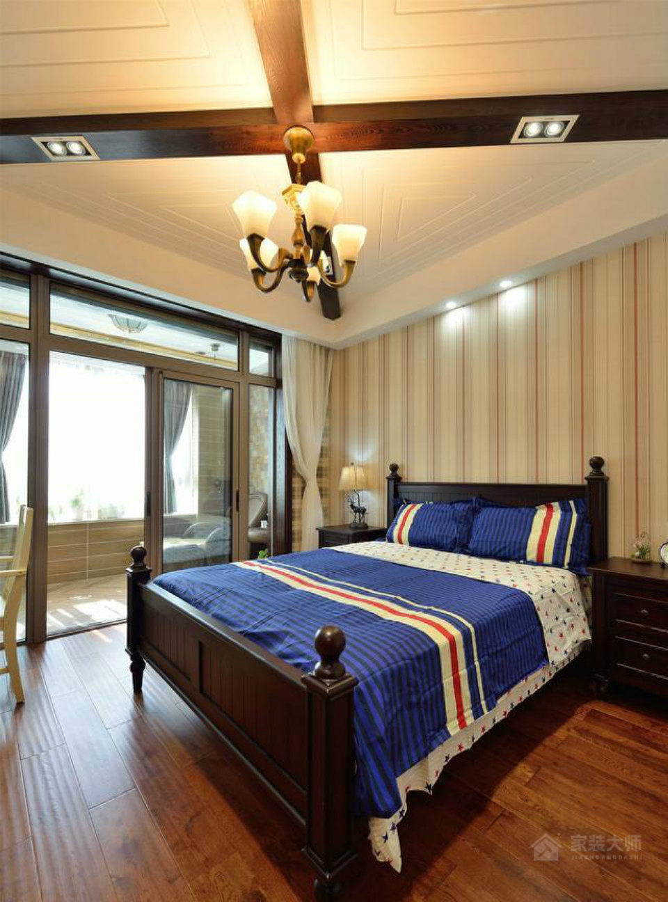 美式風(fēng)臥室雙人床圖片