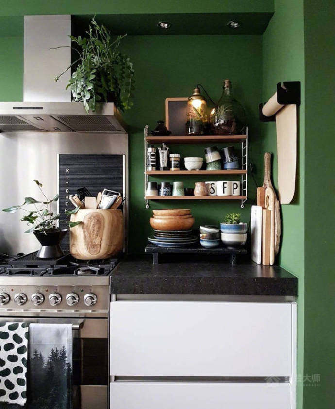 北歐廚房綠色墻壁裝飾圖片