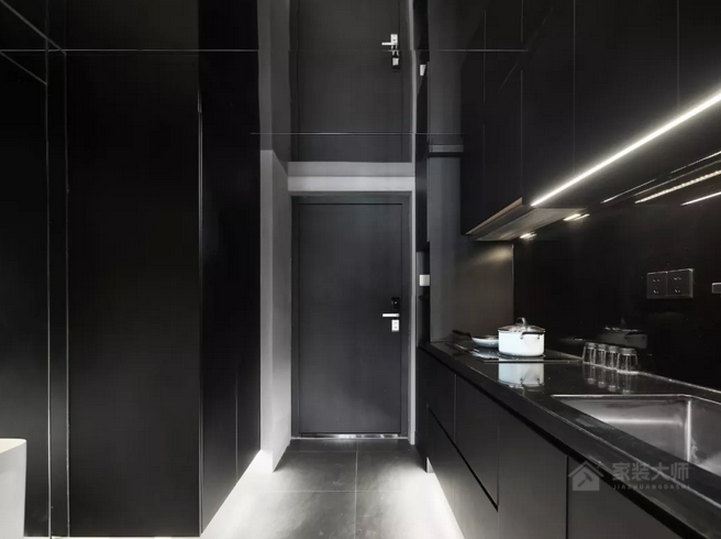现代简约风格厨房黑色橱柜图片