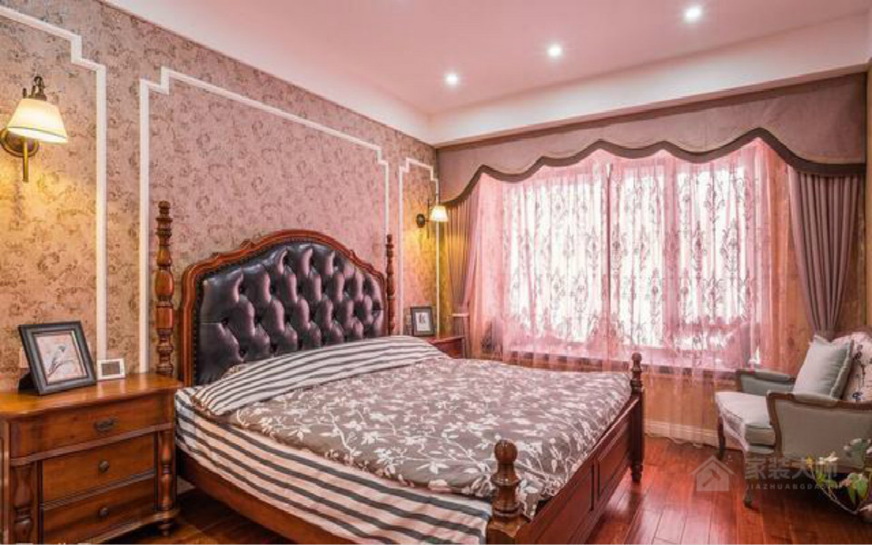 美式卧室粉色布艺窗帘图片