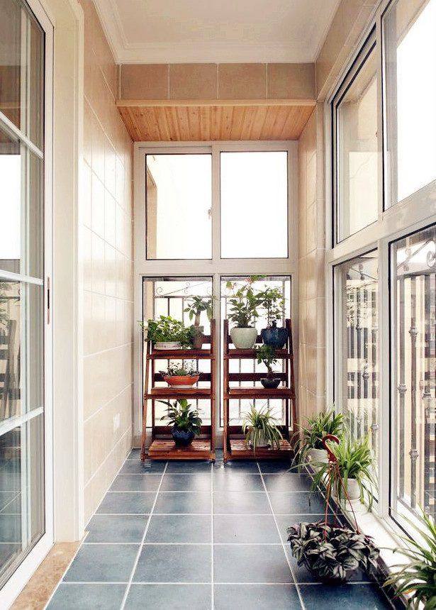 简单实用木制阳台花架设计