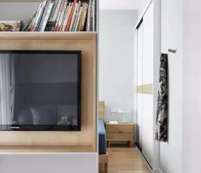 现代混搭风，电视墙旁2扇隐形门，对称处理好漂亮！